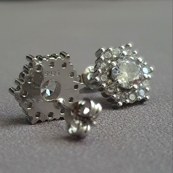 Pretty Hexagon Sparkling Earrings - Picture 2 of 3